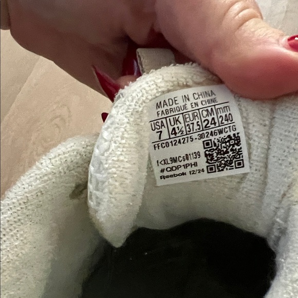 Reebok White and Green Sneakers - Picture 5 of 5